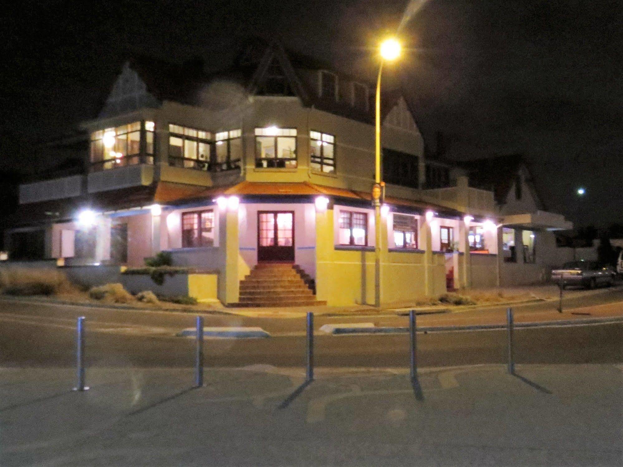 แมกคลาวด์ เฮาส์ ออฟ พอร์ต นอร์ลังกา Apartment Port Noarlunga ภายนอก รูปภาพ